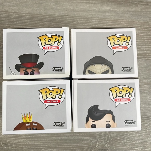 4 Funko Pops - Picture 5 of 6